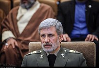 وزیر دفاع ایران: زیردریایی فاتح به زودی به آب انداخته می شود