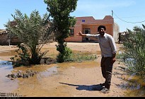 برخی از روستاها در خوزستان ایران در محاصره سیلاب قرار دارند  
