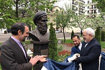 ظریف از تندیس چهار شاعر ایرانی در مسکو رونمایی کرد