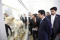  نخست وزیر ژاپن در موزه ملی ایران